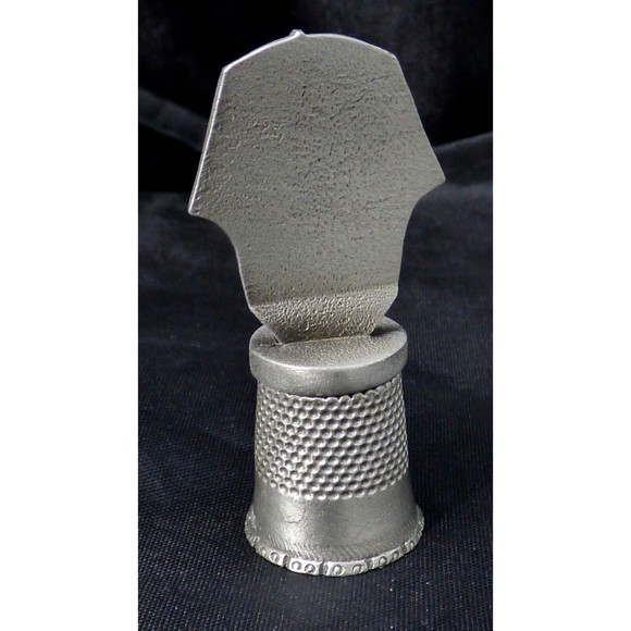 King Tut Thimble Pewter Tone Metal Signed Fort USA Collectible Sewing Vintage - Picture 8 of 11